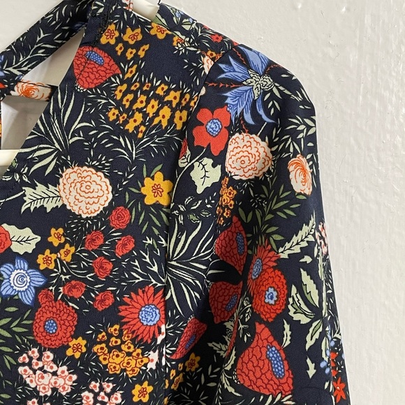 Skies Are Blue Floral Blouse - Picture 9 of 10